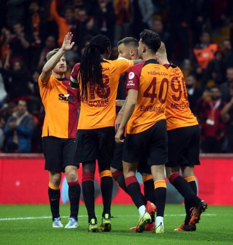 Galatasarayda ayrılık Hazırlık maçlarında oynadı Süper Ligde yan gelip yattı