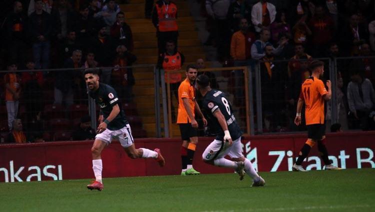 Galatasarayda ayrılık Hazırlık maçlarında oynadı Süper Ligde yan gelip yattı
