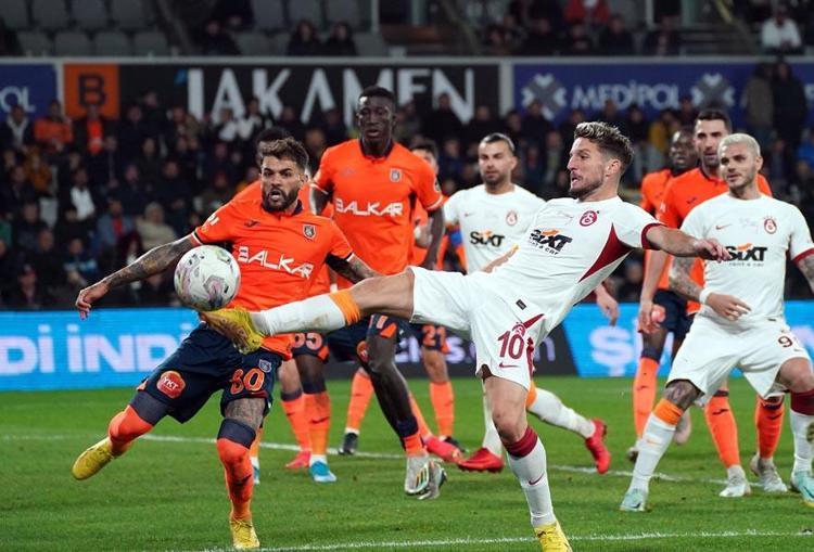 Okan Buruk Jorge Jesusun hatasını affetmedi İcardinin asisti Galatasaraylıları mest etti