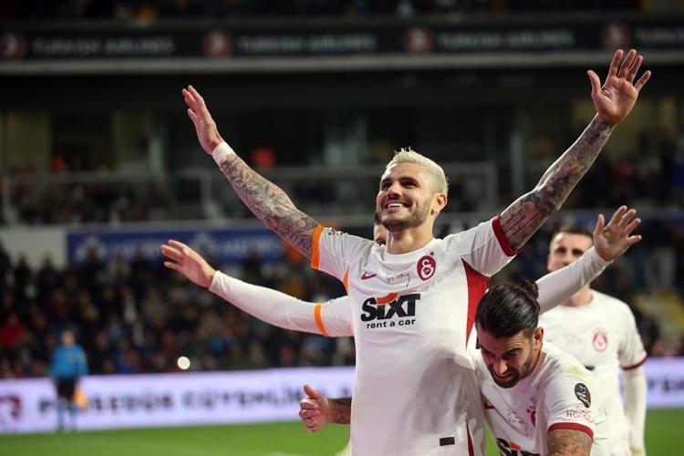 Okan Buruk Jorge Jesusun hatasını affetmedi İcardinin asisti Galatasaraylıları mest etti