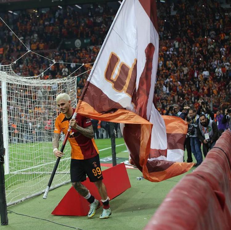 Galatasarayda her şey yolunda, yıldız isimler büyük dikkat çekti Usta isimden ise sert eleştiri: Takım eksik oynadı