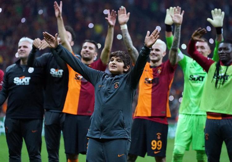 FUTBOLCULAR KEYİF ALIYOR