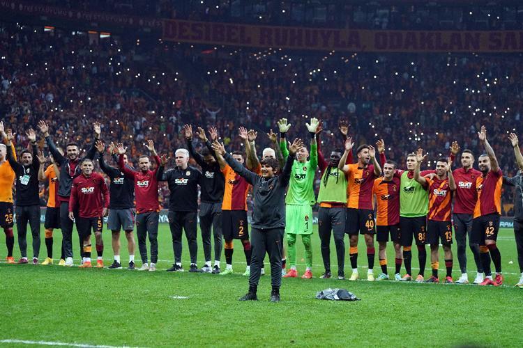 Galatasarayda her şey yolunda, yıldız isimler büyük dikkat çekti Usta isimden ise sert eleştiri: Takım eksik oynadı
