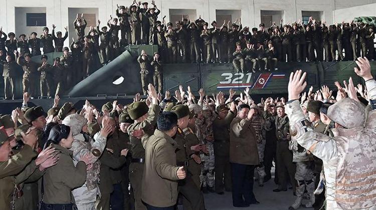 Kuzey Kore lideri Kim Jong-un ilk kez kızıyla görüntülendi
