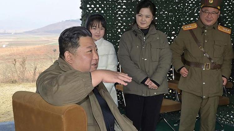 Kuzey Kore lideri Kim Jong-un ilk kez kızıyla görüntülendi