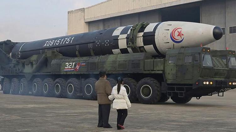 Kuzey Kore lideri Kim Jong-un ilk kez kızıyla görüntülendi
