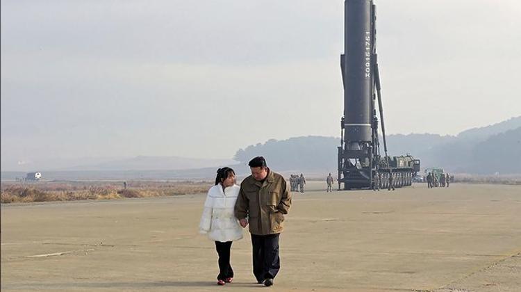 Kuzey Kore lideri Kim Jong-un ilk kez kızıyla görüntülendi