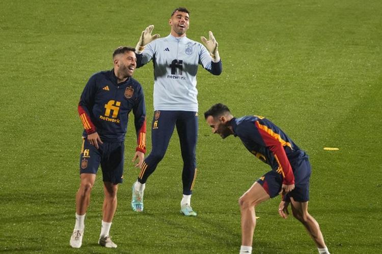 Kazımcan Karataş ve Emre Taşdemir cephesinde deprem Yeni sol bek Barcelonadan geliyor