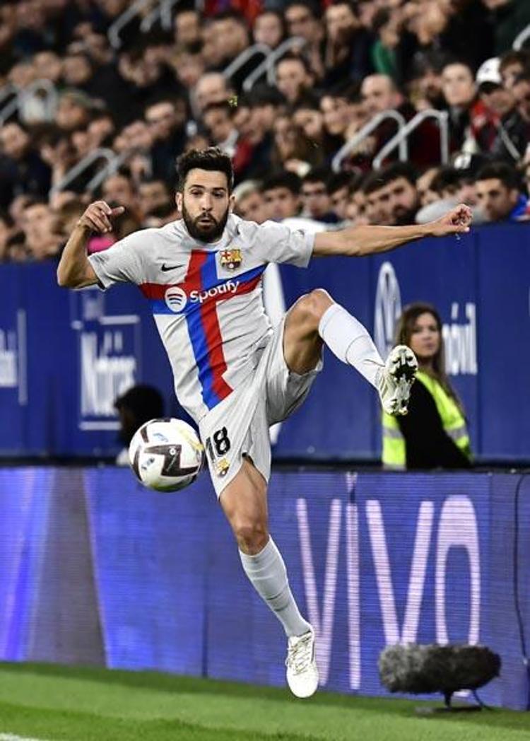 Kazımcan Karataş ve Emre Taşdemir cephesinde deprem Yeni sol bek Barcelonadan geliyor