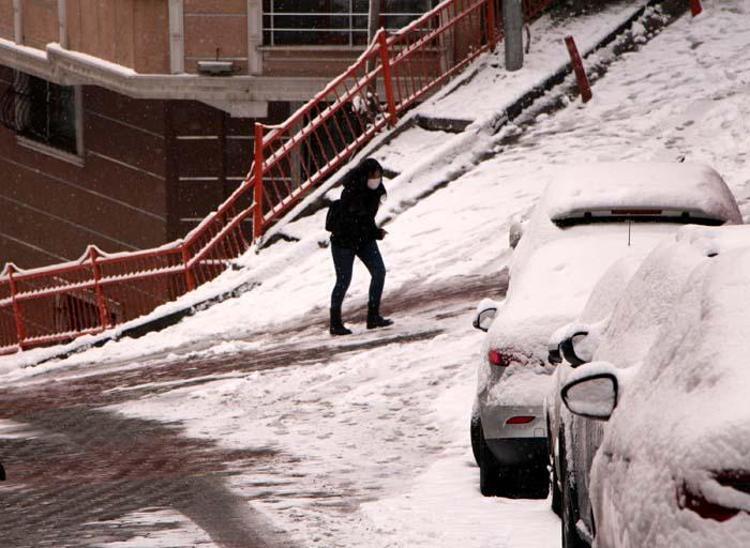 Şiddetli kar yağışı başlıyor 4 dereceye kadar düşecek, Meteoroloji son dakika duyurdu