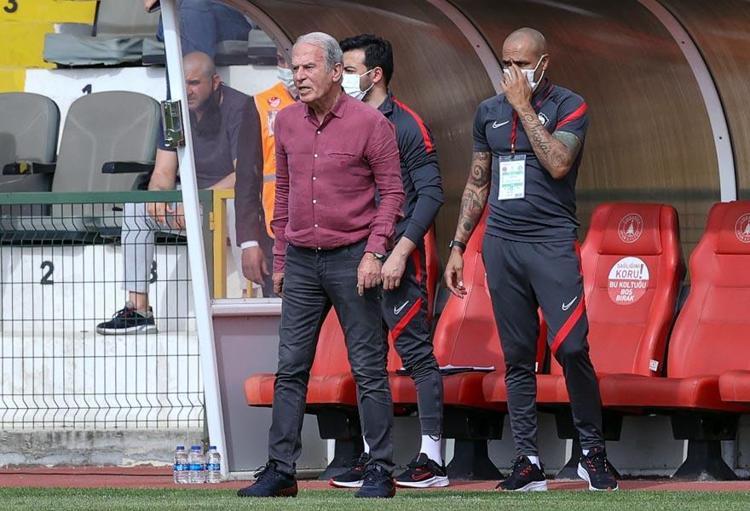 Süper Lig’deki takımların mevcut performanslarına baktığında, Cumhuriyetin 100. yılında hangi takımı şampiyonluğun favorisi olarak görüyorsun