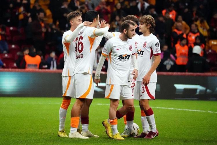 Okan Burukun 19luk prensi göz kamaştırdı Galatasaray yeni Selçuk İnanı buldu