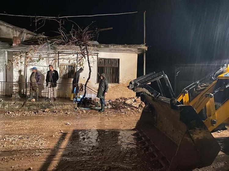 Antalyada sel felaketi Her yeri su bastı
