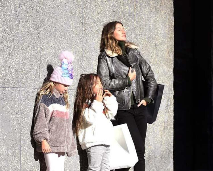 Ünlü model milyonluk boşanmanın ardından tatil yapıyor