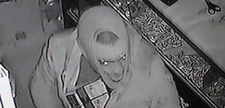 Gece yarısı ortaya çıktı, 100 bin liralık malzemeleri çalıp çıktı İşte fare adamın anbean görüntüleri...