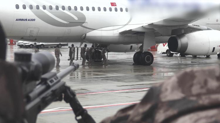 İstanbulda özel harekat polisinden nefes kesen tatbikat