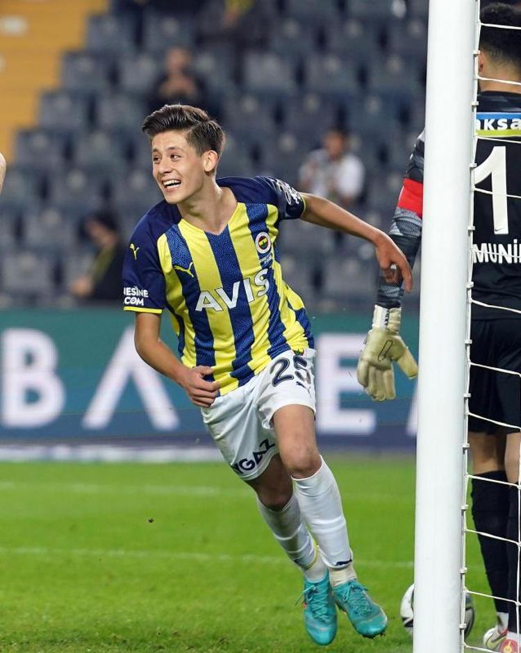 Önce Mesut Özil şimdi de Arda Güler PSG - Dortmund - Ajax dediler ama...