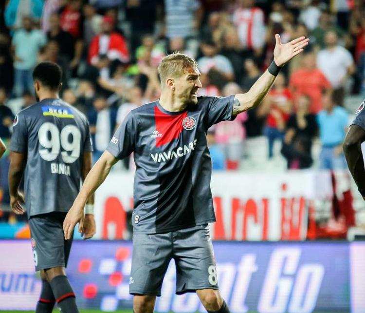 Beşiktaş ve Galatasaray derken Caner Erkinden sürpriz transfer görüşmesi