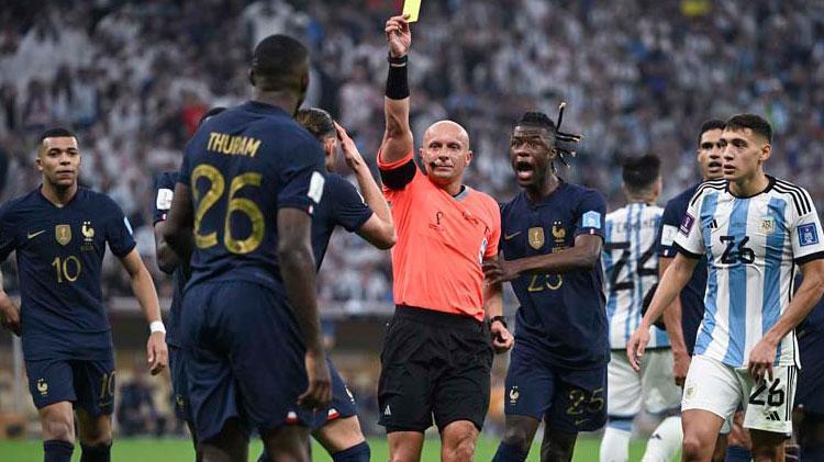 Dünya Kupası finaline kararları damga vurmuştu Szymon Marciniak: Mbappe sarılıp teşekkür etti...