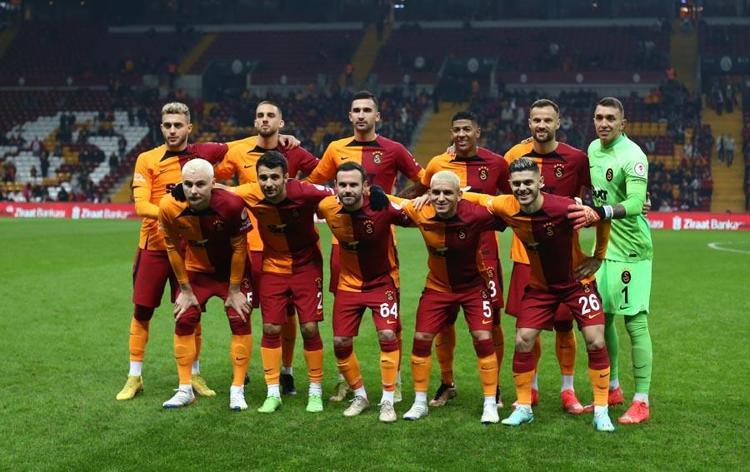 Galatasarayın stoperi değil diyorlardı Okan Buruk göndereceği yerde maaşına zam yaptı