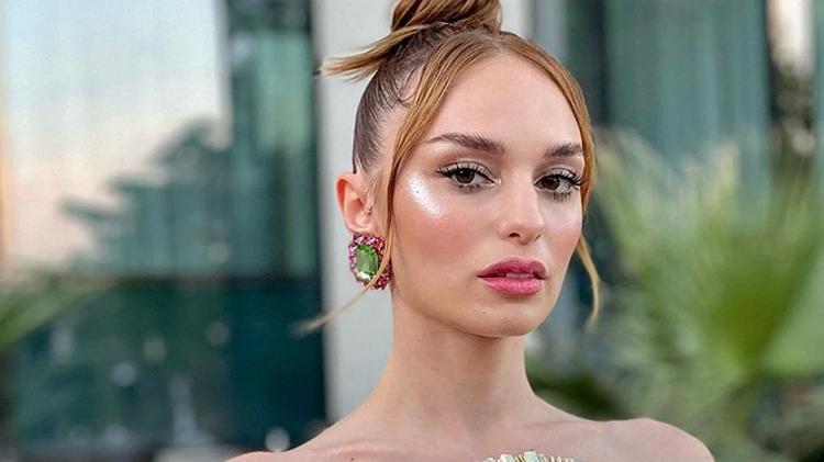 Nilperi Şahinkayadan yeni yıl paylaşımı Bomba gibi giriş yapıyorum