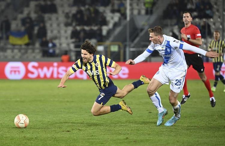 Meğer gizli gizli Kadıköye gelip Hatay maçını izlemişler Sanchonun yerine Fenerbahçenin yıldızını istediler