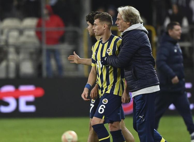 Meğer gizli gizli Kadıköye gelip Hatay maçını izlemişler Sanchonun yerine Fenerbahçenin yıldızını istediler