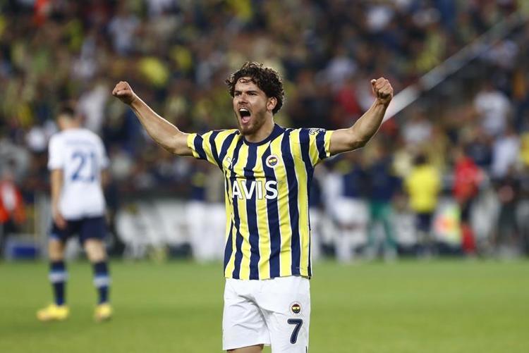 Meğer gizli gizli Kadıköye gelip Hatay maçını izlemişler Sanchonun yerine Fenerbahçenin yıldızını istediler