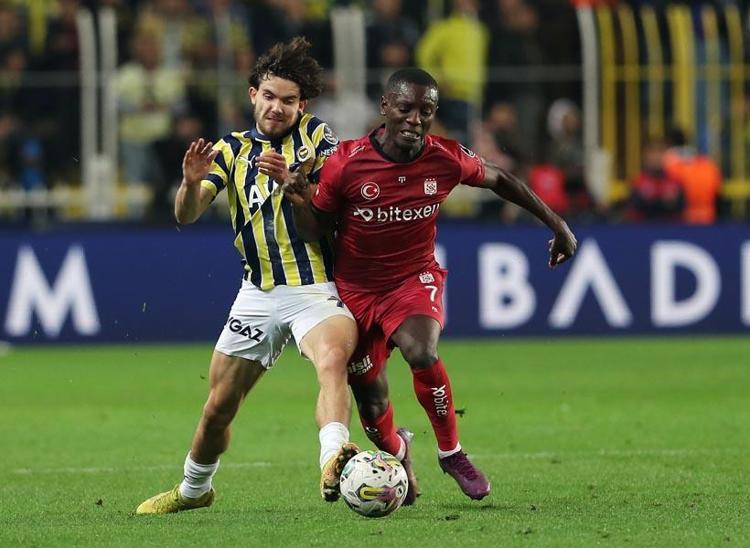 Meğer gizli gizli Kadıköye gelip Hatay maçını izlemişler Sanchonun yerine Fenerbahçenin yıldızını istediler