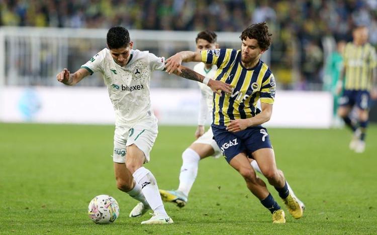 Meğer gizli gizli Kadıköye gelip Hatay maçını izlemişler Sanchonun yerine Fenerbahçenin yıldızını istediler