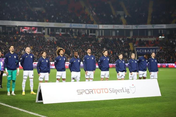 Fenerbahçede deprem 5 ayrılığı açıkladı Biri Trabzonspora gidiyor