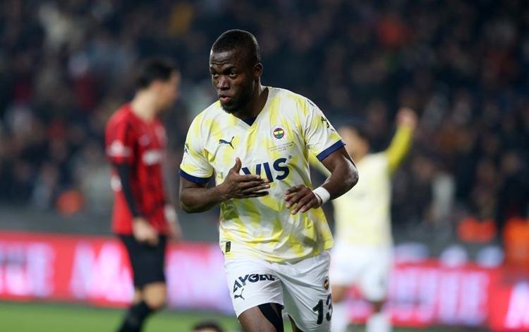 Fenerbahçede deprem 5 ayrılığı açıkladı Biri Trabzonspora gidiyor