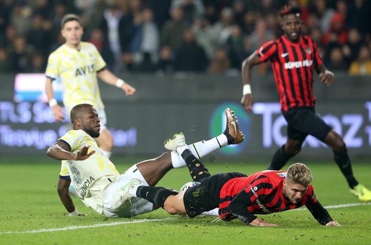Fenerbahçede deprem 5 ayrılığı açıkladı Biri Trabzonspora gidiyor