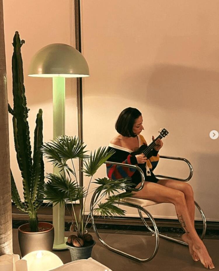 Zeynep Bastıktan iddialı balkon pozu