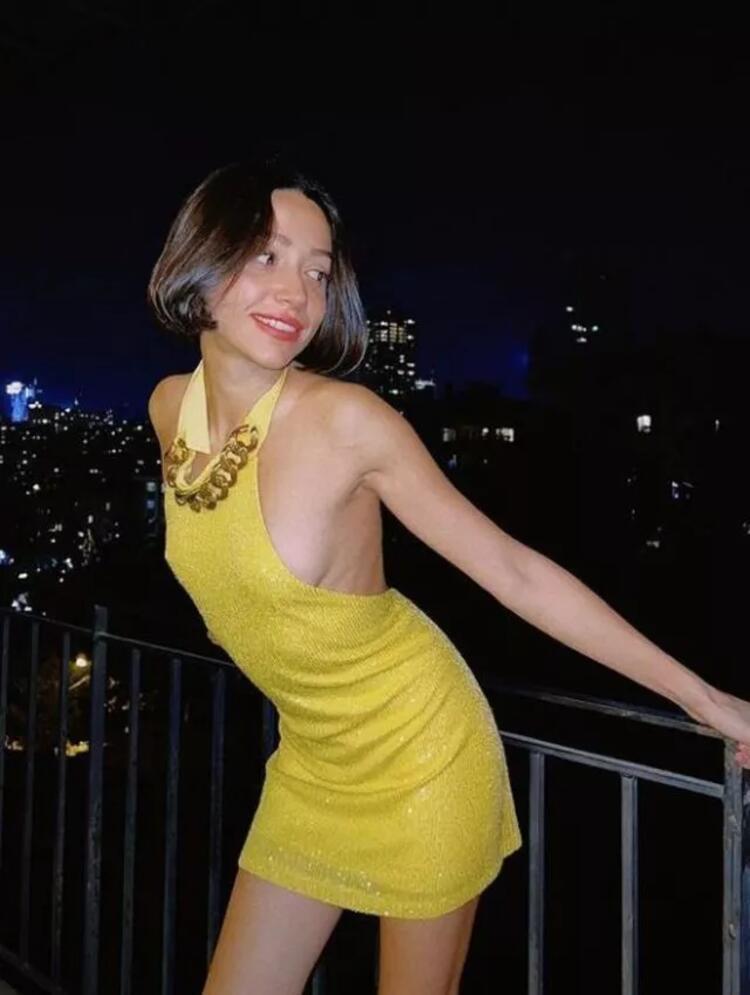 Zeynep Bastıktan iddialı balkon pozu