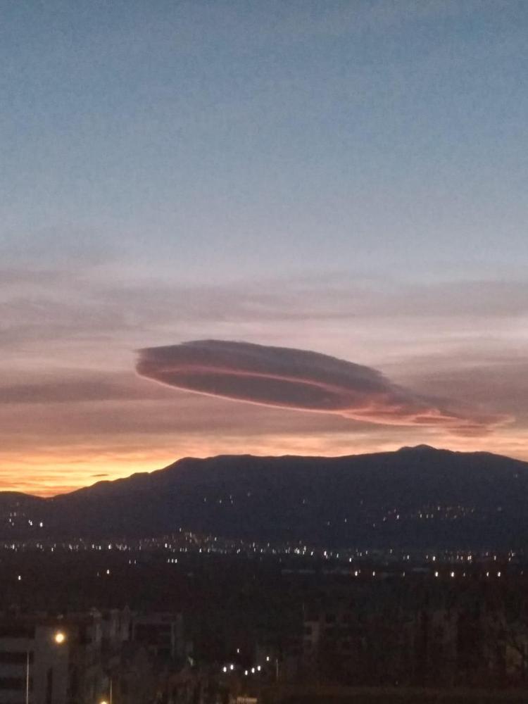 Bursada gökyüzünde inanılmaz görüntü Herkes UFO sandı ama gerçek başka çıktı
