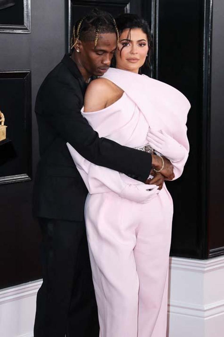 BARIŞTILAR VE KYLIE YİNE HAMİLE KALDI