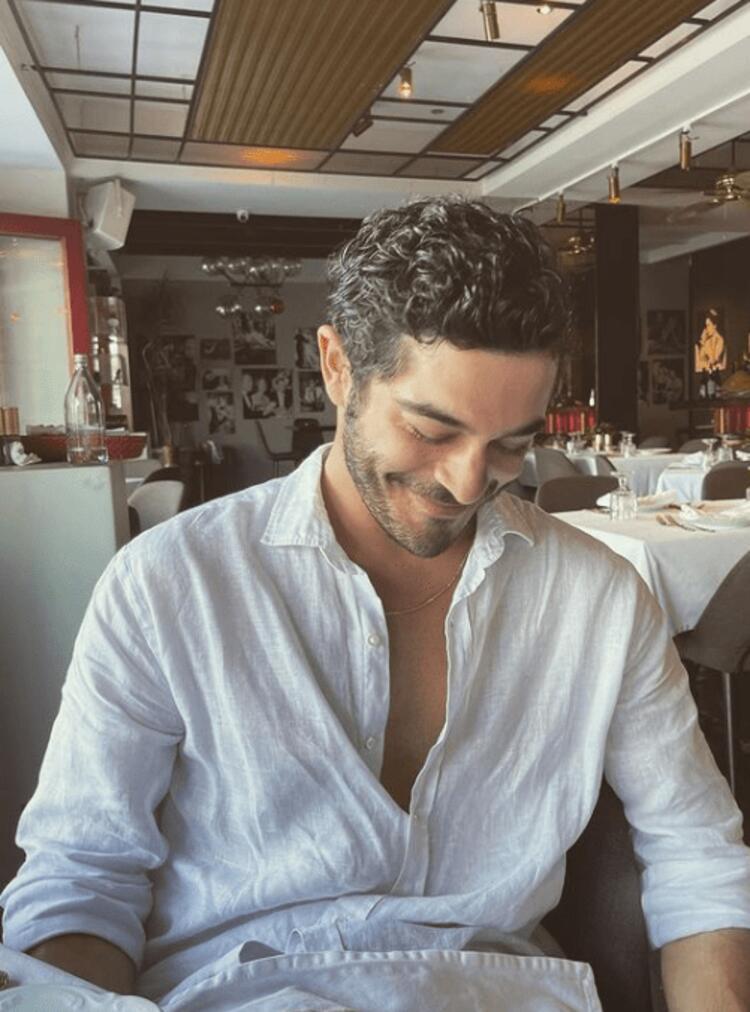 Burak Denizin paylaştığı iç çamaşırlı poz çok konuşuldu Yaz kızım 2 torba çimento