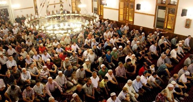 Regaip Kandili namazı kaç rekat, evde nasıl, saat kaçta kılınır Diyanet Regaip Kandili namazı kılınışı, niyeti ile Regaip Kandili namazında okunacak dualar