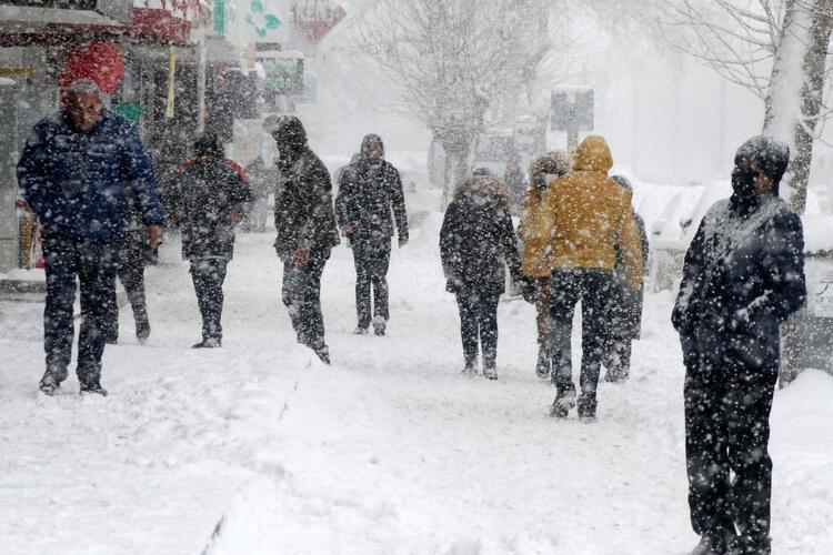 Kar yağışı başladı Meteoroloji yoğun kar için tarih verdi, kara kış tüm Türkiyeyi ele geçirecek