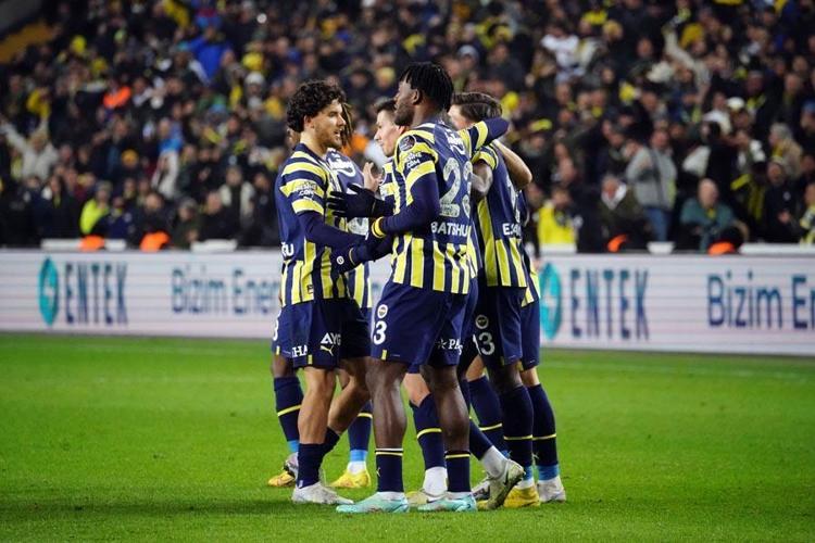 Samet Akaydın, Oosterwolde ve Emre Demirden sonra 4.transfer Ali Koç görüşmelere başladı