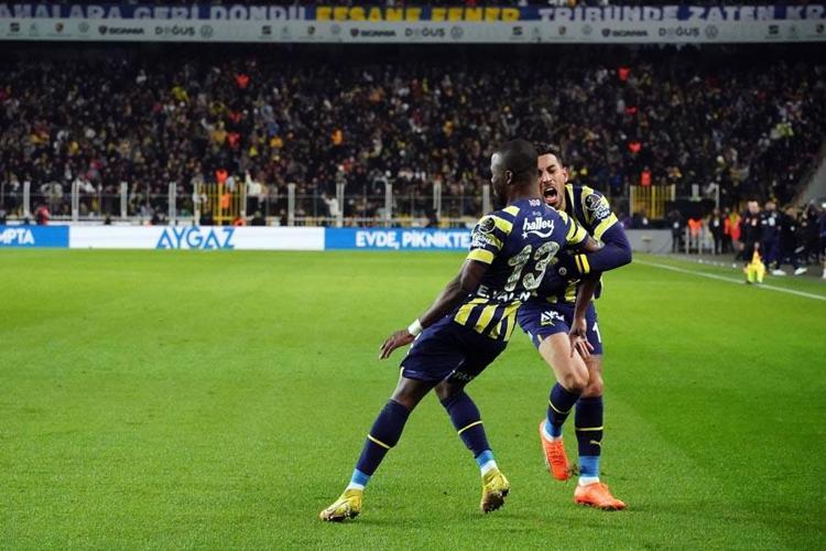 Fenerbahçenin gol makinesi Barcelonaya Kim böyle bir kulübü reddedebilir ki...