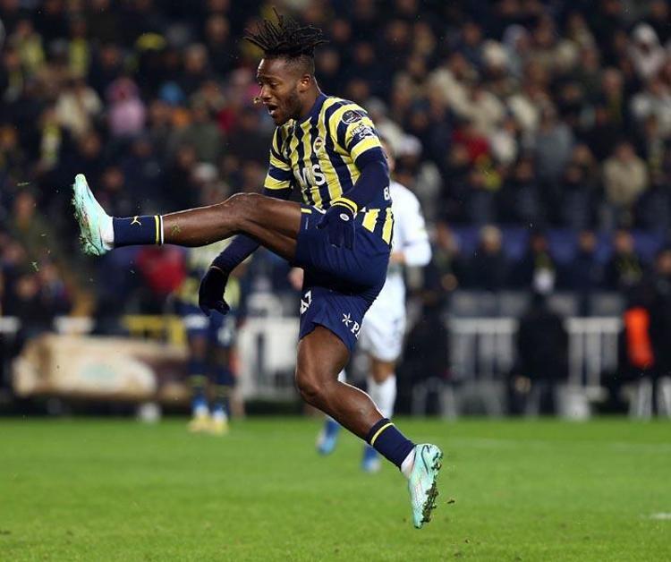 Fenerbahçenin gol makinesi Barcelonaya Kim böyle bir kulübü reddedebilir ki...