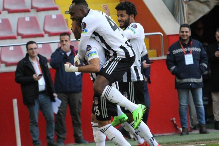Beşiktaş Fabio Borini ve Hakim Ziyechin peşine düştü