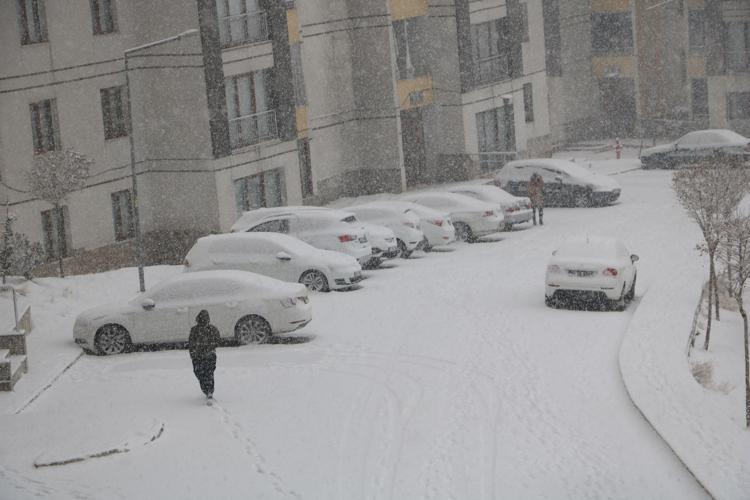 İstanbula kar dalgası geliyor Meteoroloji tarihi açıkladı, alarm verildi: yarıyıl tatili uzayabilir