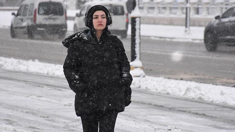 İstanbulda kar alarmı Kara kış geldi, yağış başladı Meteorolojiden 25 kent için sarı ve turuncu uyarı