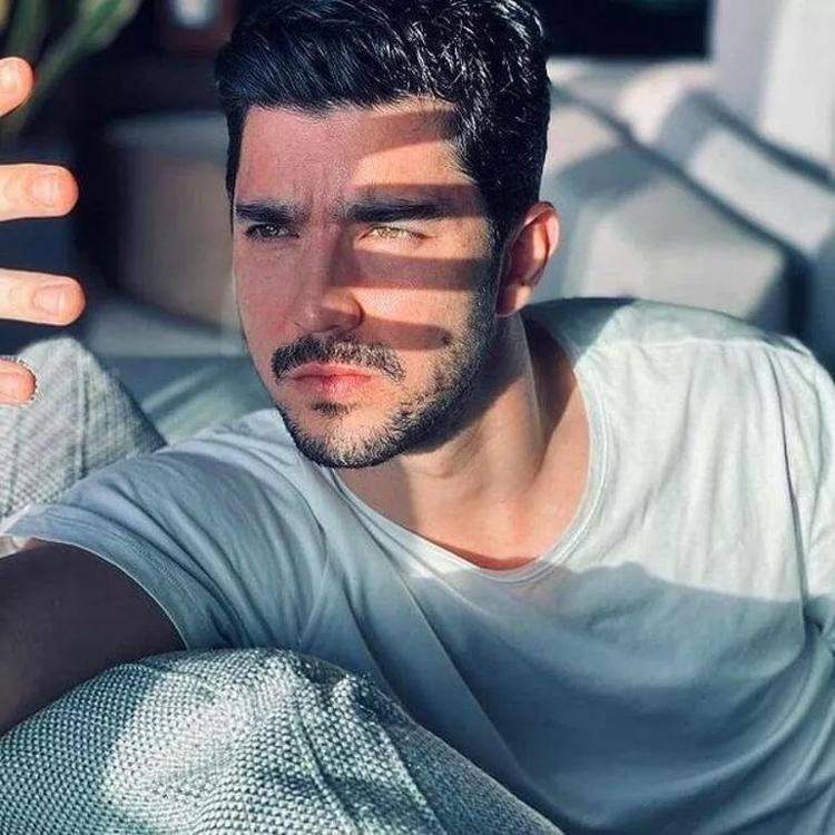 Kaan Urgancıoğlundan Pınar Denizin aşk pozuna dikkat çeken yorum