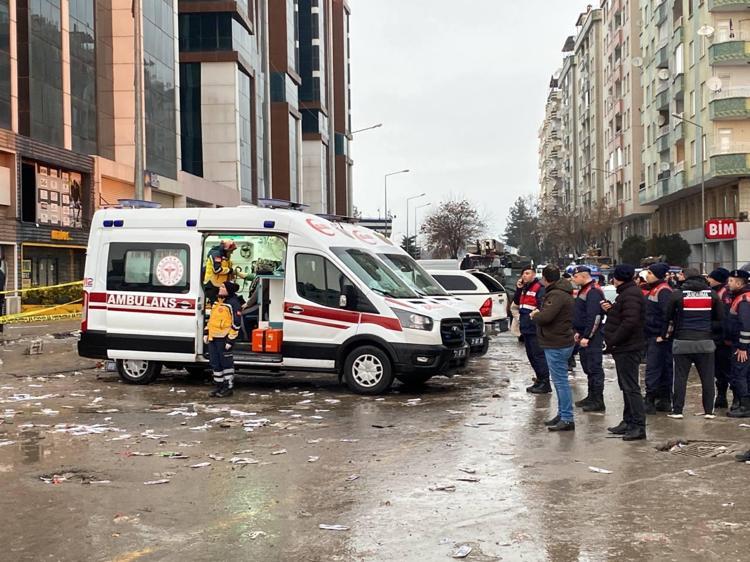 KIZILAY BAŞKANI: LÜTFEN HASARLI BİNALARI TERK EDELİM