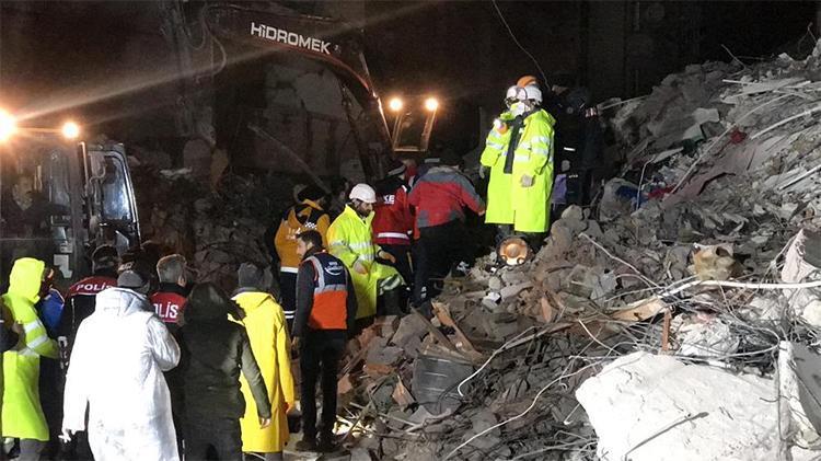 Depremde ölenlerin sayısı kaç oldu, ölü sayısı yükseldi mi