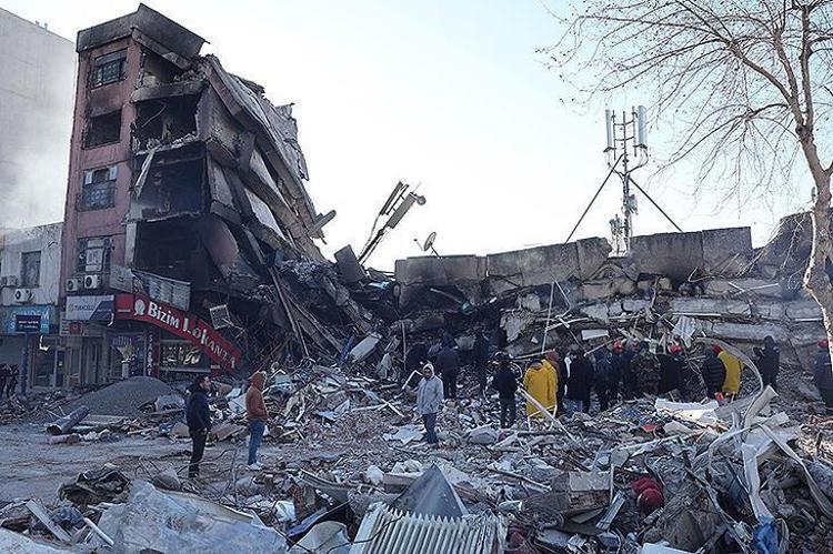 Deprem felaketinin boyutlarını uydu fotoğrafları gözler önüne serdi